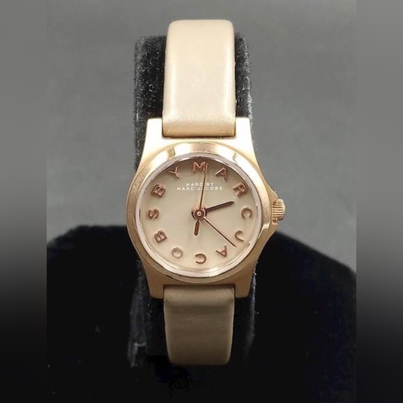 MARC JACOBS Henry Strap Dinky Gold Tone Watch - Picture 7 of 7